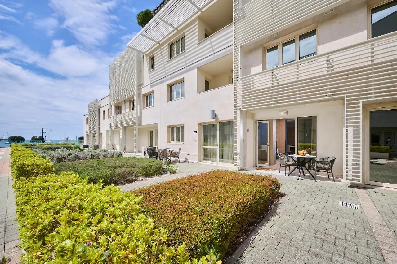 Contacts de Supreme Studio Apartment Bijoux